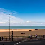 The Turner Apartment - Margate Beach - By Goldex Coastal Breaks